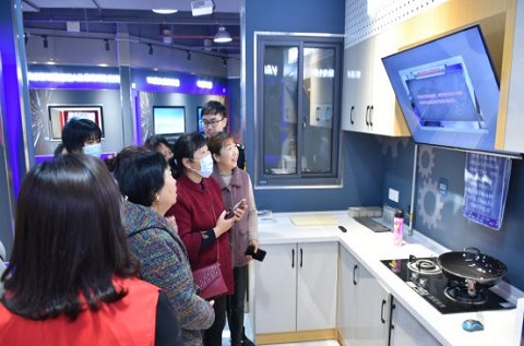 參觀學習漕湖街道消防安全體驗館