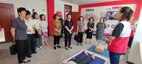 陽泉市婦聯(lián)機關(guān)干部參觀紅十字生命健康安全體驗館2