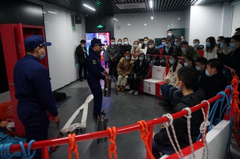 市民消防安全教育體驗(yàn)館是北京市新落成的集防火教育、滅火體驗(yàn)、逃生體驗(yàn)、綜合消防安全認(rèn)知于一體的教育基地